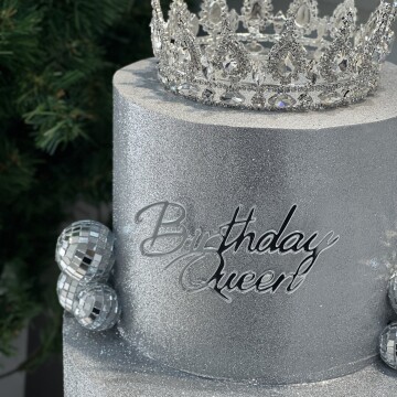 Üfleyince Etrafa Sim Saçılan Silver Taçlı Disco Toplu İki Katlı Pasta (Simli Pasta Üfleme)