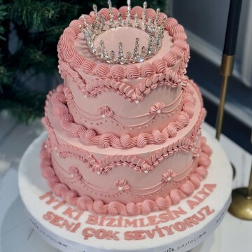 Vintage Dizayn Taçlı Özel Tasarım Pasta