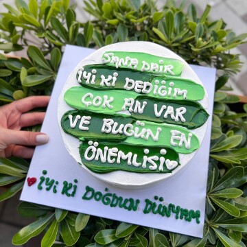 Yeşil Konseptli Yazılı Pasta