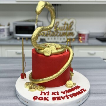 Yılan Pastası