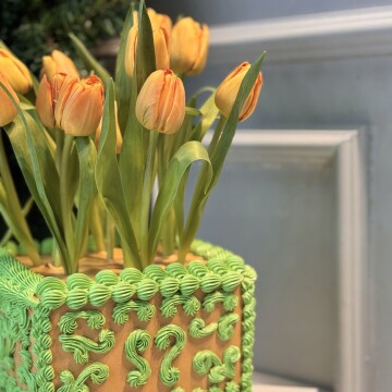 Zarif Lale Çiçek Sepeti Kremalı Pasta